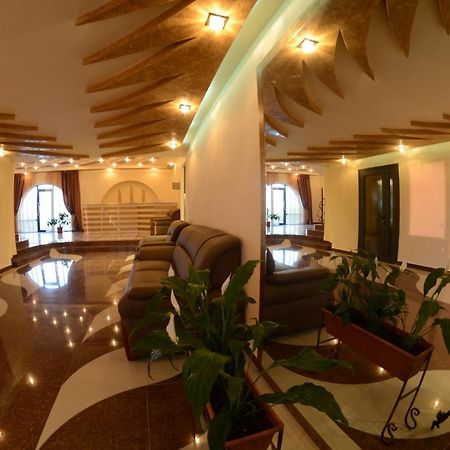 Narek+ Hotel Arrinj Exterior photo